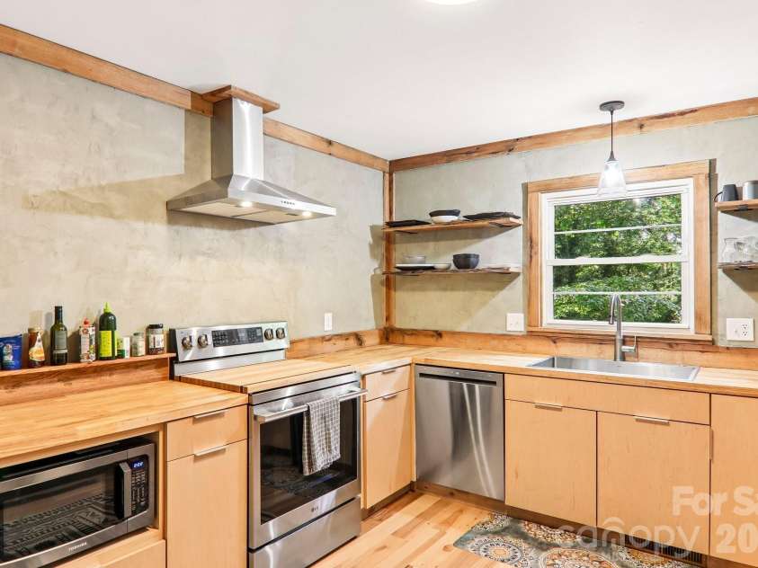 333 Kenilworth Road, Asheville, NC 28805.  MLS# CAR4422949, YatesRealty ID 49975. 