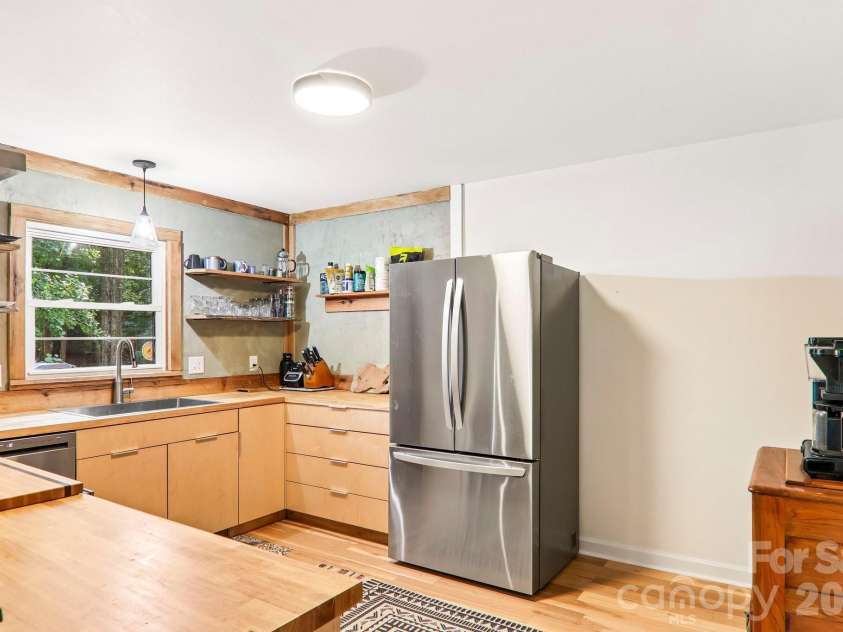 333 Kenilworth Road, Asheville, NC 28805.  MLS# CAR4422949, YatesRealty ID 49975. 