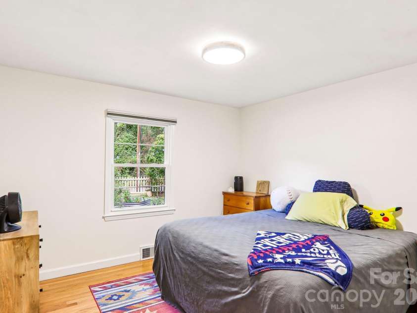 333 Kenilworth Road, Asheville, NC 28805.  MLS# CAR4422949, YatesRealty ID 49975. 