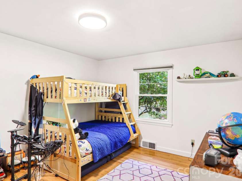333 Kenilworth Road, Asheville, NC 28805.  MLS# CAR4422949, YatesRealty ID 49975. 