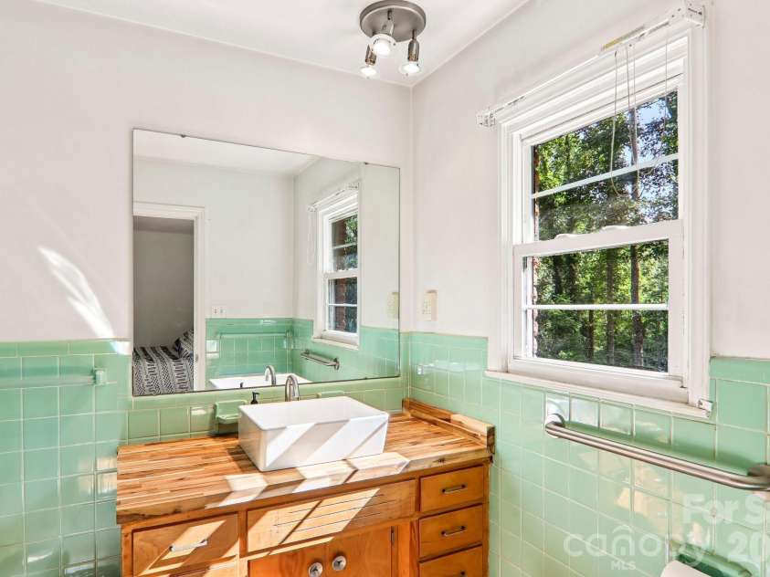 333 Kenilworth Road, Asheville, NC 28805.  MLS# CAR4422949, YatesRealty ID 49975. 