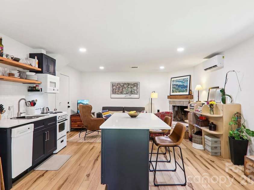 333 Kenilworth Road, Asheville, NC 28805.  MLS# CAR4422949, YatesRealty ID 49975. 