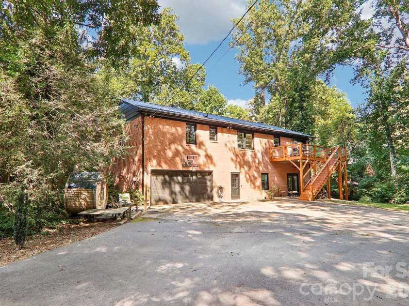 333 Kenilworth Road, Asheville, NC 28805.  MLS# CAR4422949, YatesRealty ID 49975. 