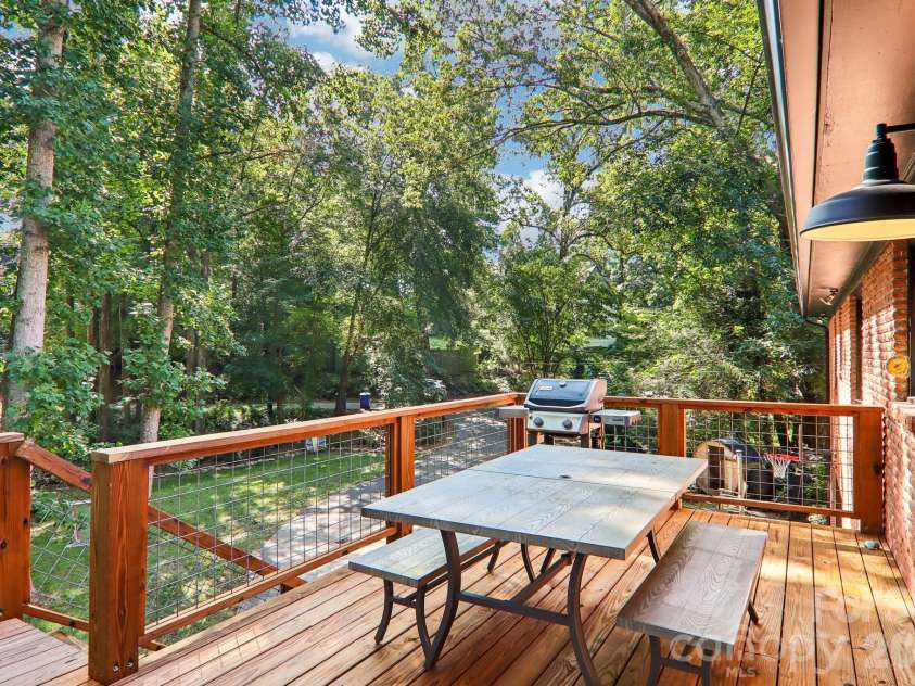 333 Kenilworth Road, Asheville, NC 28805.  MLS# CAR4422949, YatesRealty ID 49975. 