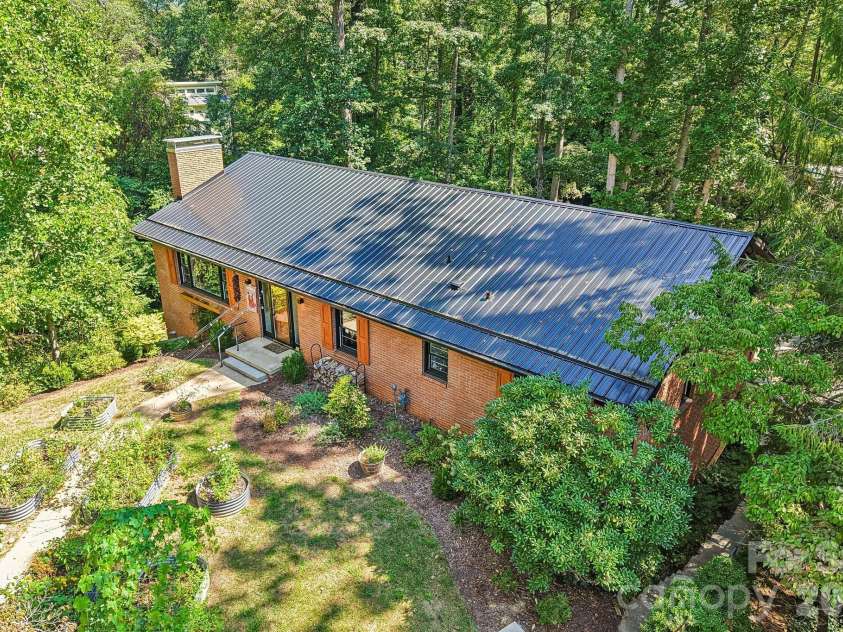 333 Kenilworth Road, Asheville, NC 28805.  MLS# CAR4422949, YatesRealty ID 49975. 