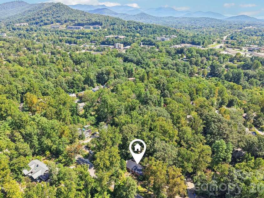 333 Kenilworth Road, Asheville, NC 28805.  MLS# CAR4422949, YatesRealty ID 49975. 