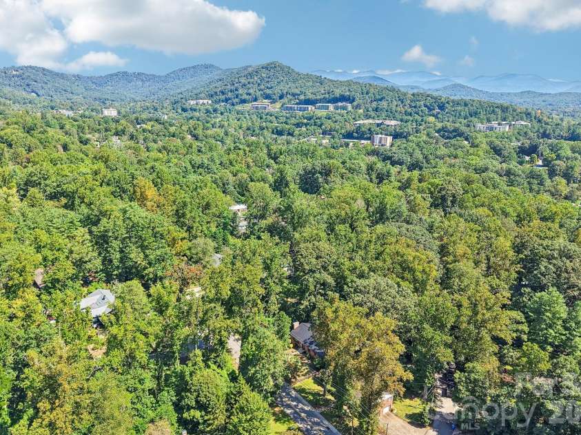 333 Kenilworth Road, Asheville, NC 28805.  MLS# CAR4422949, YatesRealty ID 49975. 