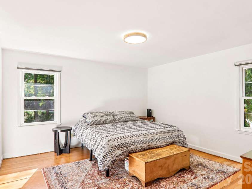 333 Kenilworth Road, Asheville, NC 28805.  MLS# CAR4422949, YatesRealty ID 49975. Primary bedroom