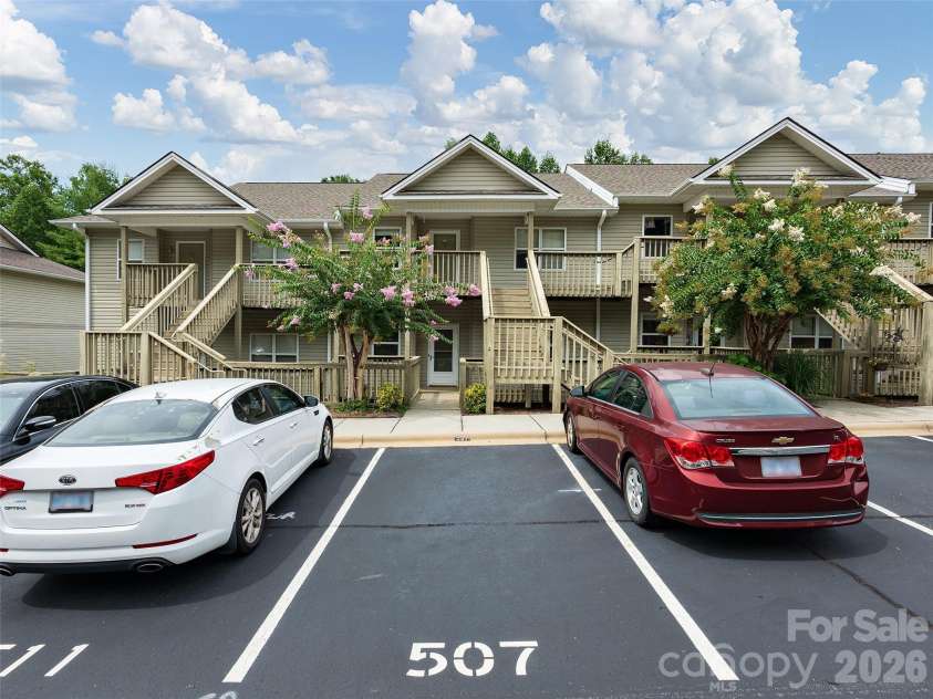 507 Carlyle Way, Asheville, NC 28803.  MLS# CAR4423456, YatesRealty ID 49976. 