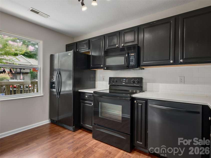 507 Carlyle Way, Asheville, NC 28803.  MLS# CAR4423456, YatesRealty ID 49976. 