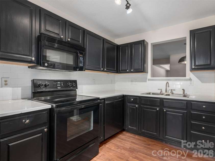 507 Carlyle Way, Asheville, NC 28803.  MLS# CAR4423456, YatesRealty ID 49976. 
