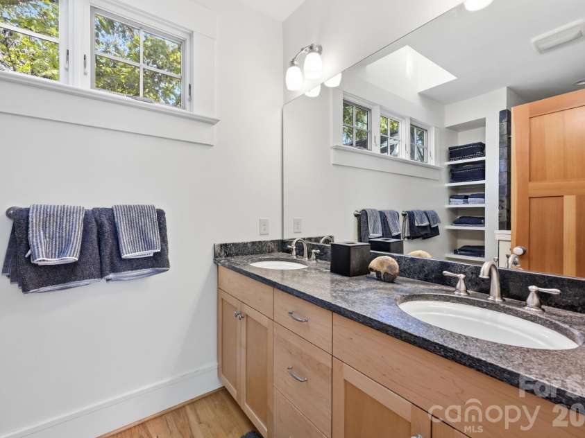 415 Goodrum Street, Davidson, NC 28036.  MLS# CAR4423264, YatesRealty ID 49977. Primary bath