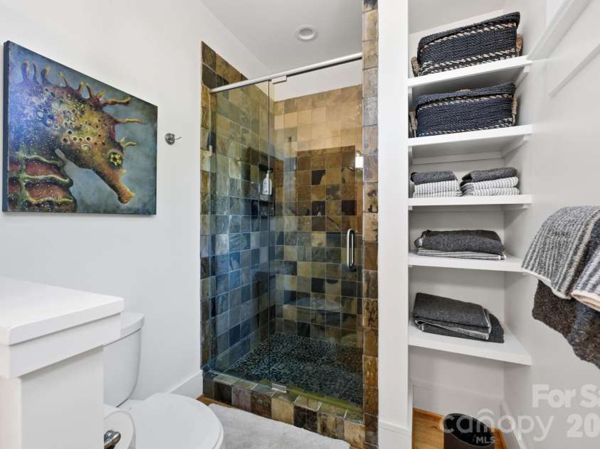 415 Goodrum Street, Davidson, NC 28036.  MLS# CAR4423264, YatesRealty ID 49977. Primary bath