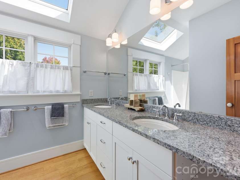 415 Goodrum Street, Davidson, NC 28036.  MLS# CAR4423264, YatesRealty ID 49977. Upstairs full bath