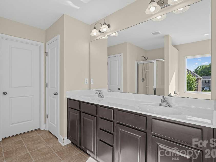 284 Oakbourne Lane, Rock Hill, SC 29732.  MLS# CAR4423457, YatesRealty ID 49981. 