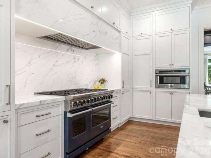 1811 Queens Road, Charlotte, NC 28207.  MLS# CAR4423142, YatesRealty ID 49982. 