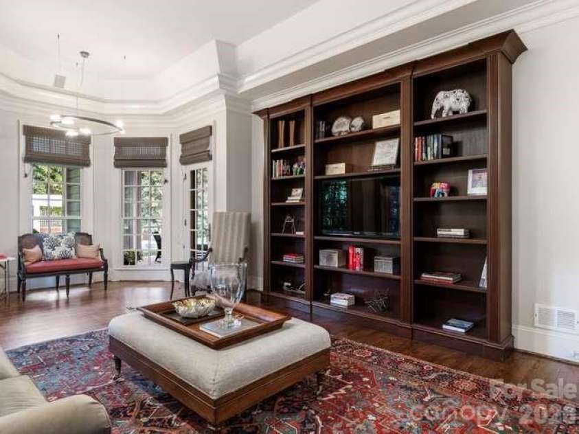 1811 Queens Road, Charlotte, NC 28207.  MLS# CAR4423142, YatesRealty ID 49982. 