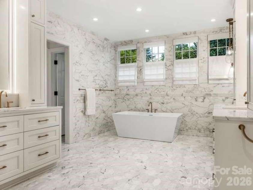 1811 Queens Road, Charlotte, NC 28207.  MLS# CAR4423142, YatesRealty ID 49982. 