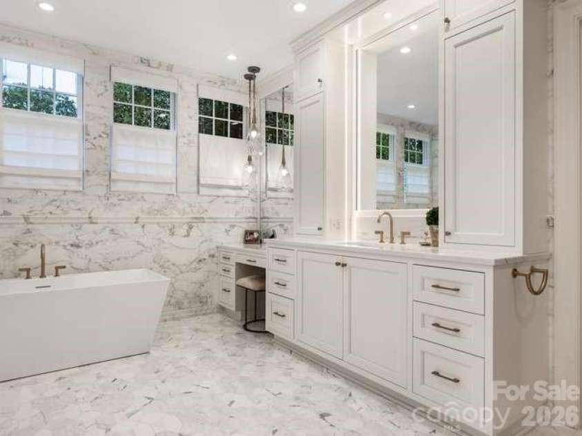 1811 Queens Road, Charlotte, NC 28207.  MLS# CAR4423142, YatesRealty ID 49982. 