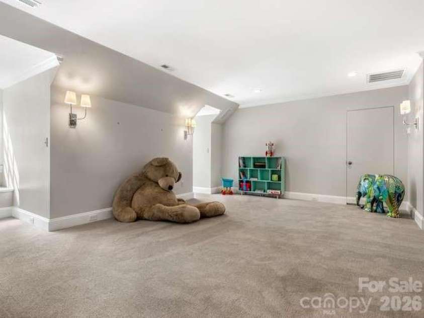1811 Queens Road, Charlotte, NC 28207.  MLS# CAR4423142, YatesRealty ID 49982. 