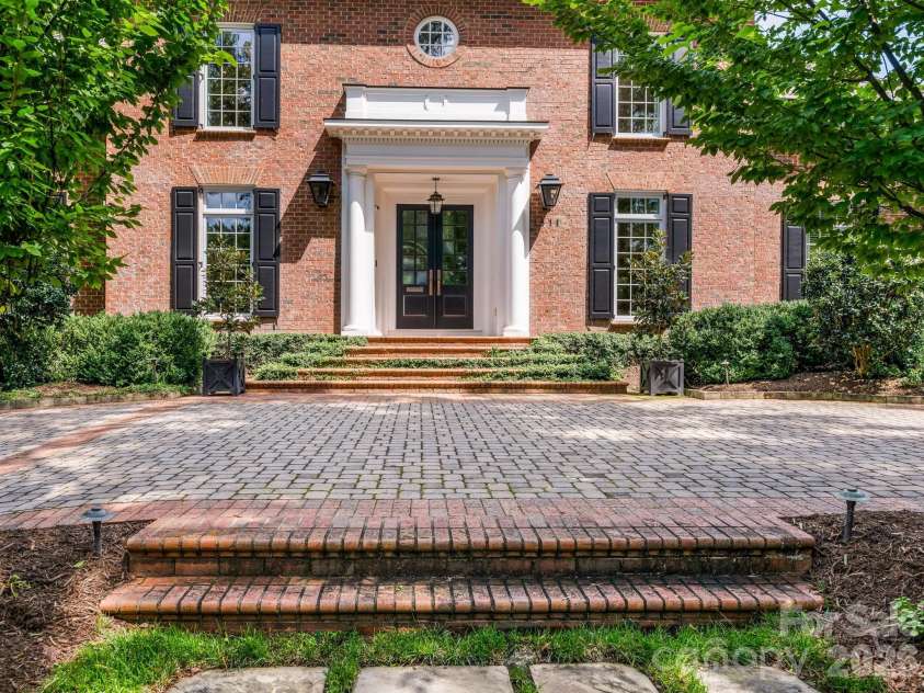 1811 Queens Road, Charlotte, NC 28207.  MLS# CAR4423142, YatesRealty ID 49982. 