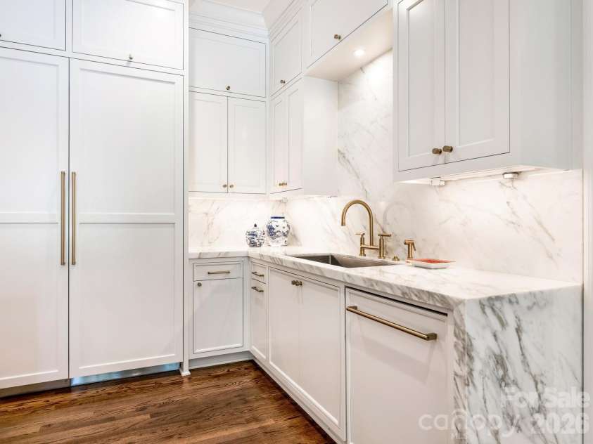 1811 Queens Road, Charlotte, NC 28207.  MLS# CAR4423142, YatesRealty ID 49982. 