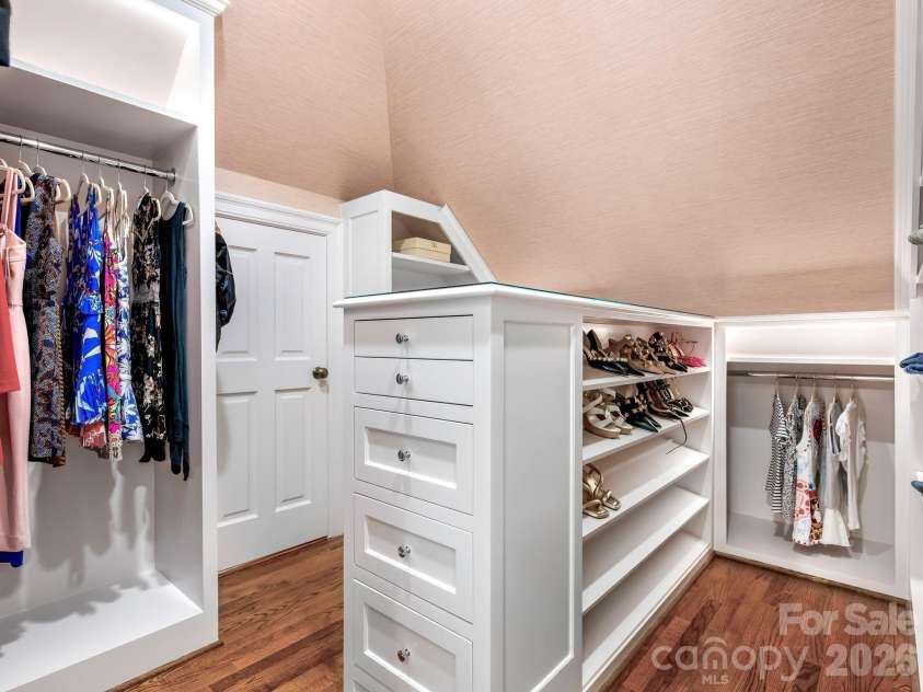 1811 Queens Road, Charlotte, NC 28207.  MLS# CAR4423142, YatesRealty ID 49982. 