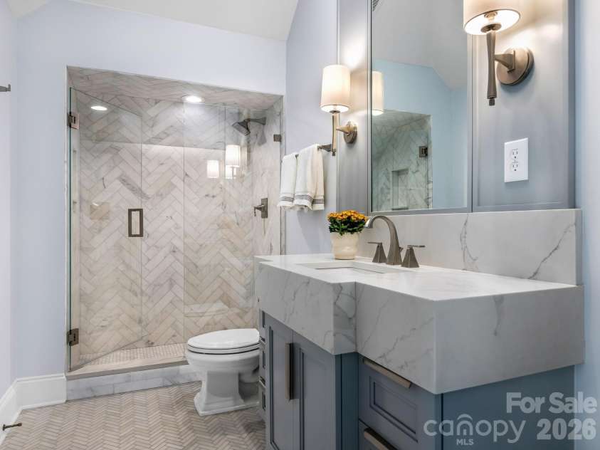 1811 Queens Road, Charlotte, NC 28207.  MLS# CAR4423142, YatesRealty ID 49982. 
