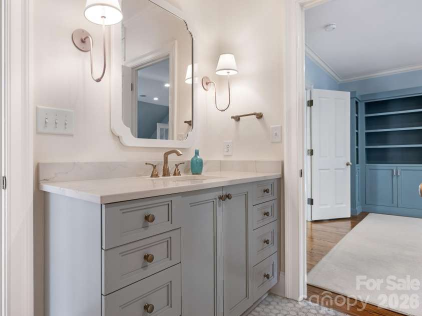 1811 Queens Road, Charlotte, NC 28207.  MLS# CAR4423142, YatesRealty ID 49982. 