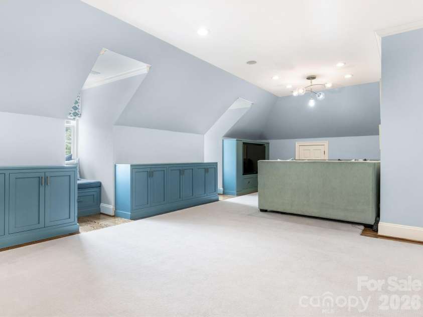 1811 Queens Road, Charlotte, NC 28207.  MLS# CAR4423142, YatesRealty ID 49982. 