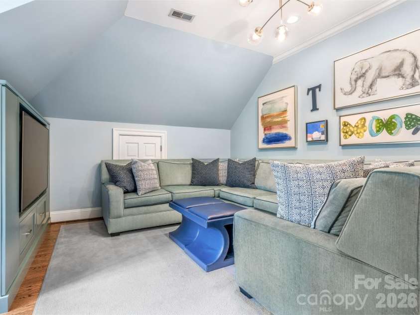 1811 Queens Road, Charlotte, NC 28207.  MLS# CAR4423142, YatesRealty ID 49982. 