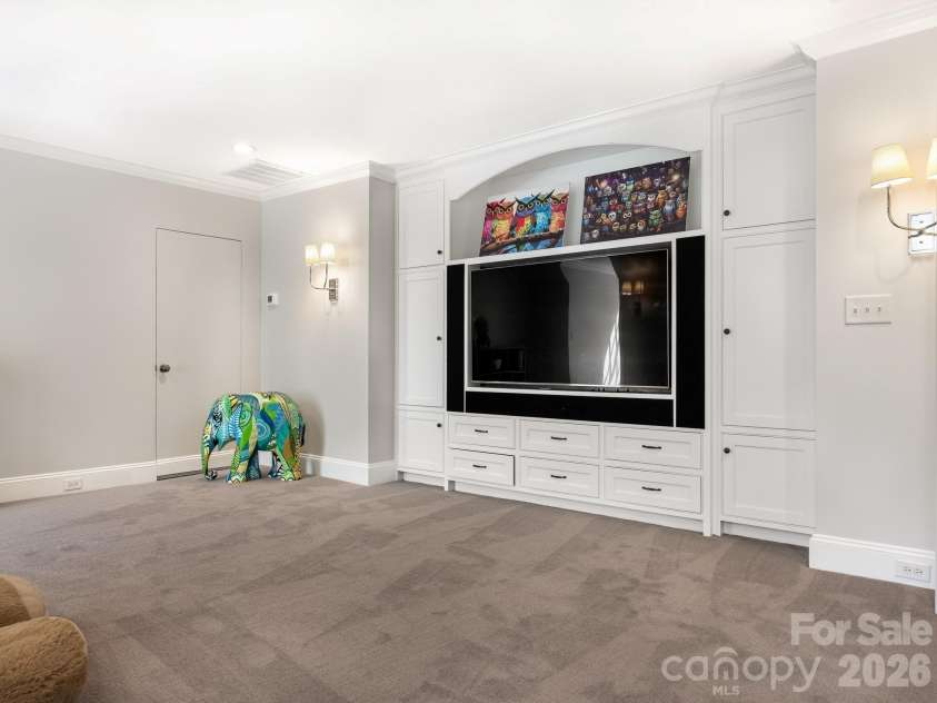 1811 Queens Road, Charlotte, NC 28207.  MLS# CAR4423142, YatesRealty ID 49982. 