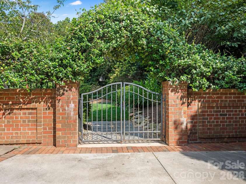 1811 Queens Road, Charlotte, NC 28207.  MLS# CAR4423142, YatesRealty ID 49982. 