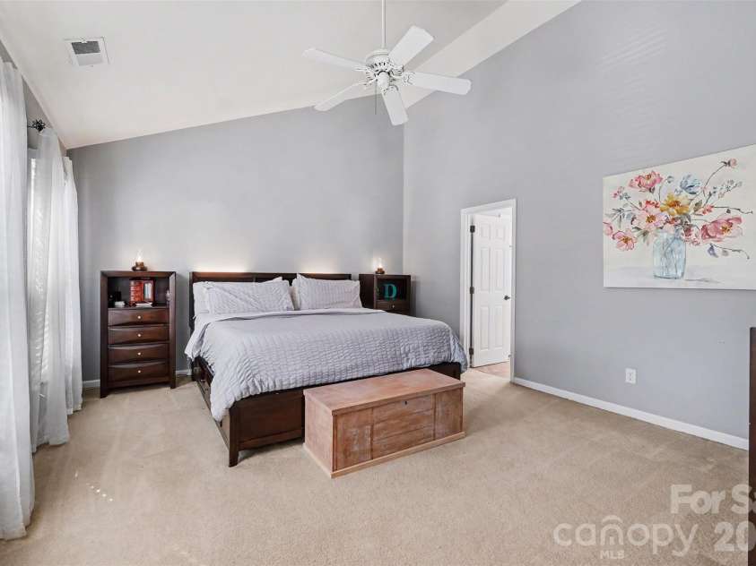 9433 Harris Glen Drive, Charlotte, NC 28269.  MLS# CAR4420751, YatesRealty ID 49983. 