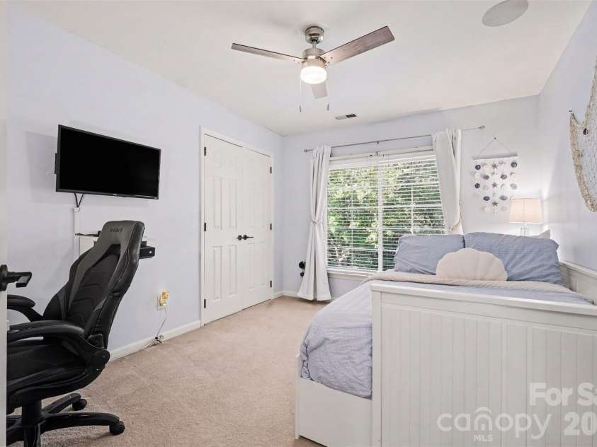 9433 Harris Glen Drive, Charlotte, NC 28269.  MLS# CAR4420751, YatesRealty ID 49983. 