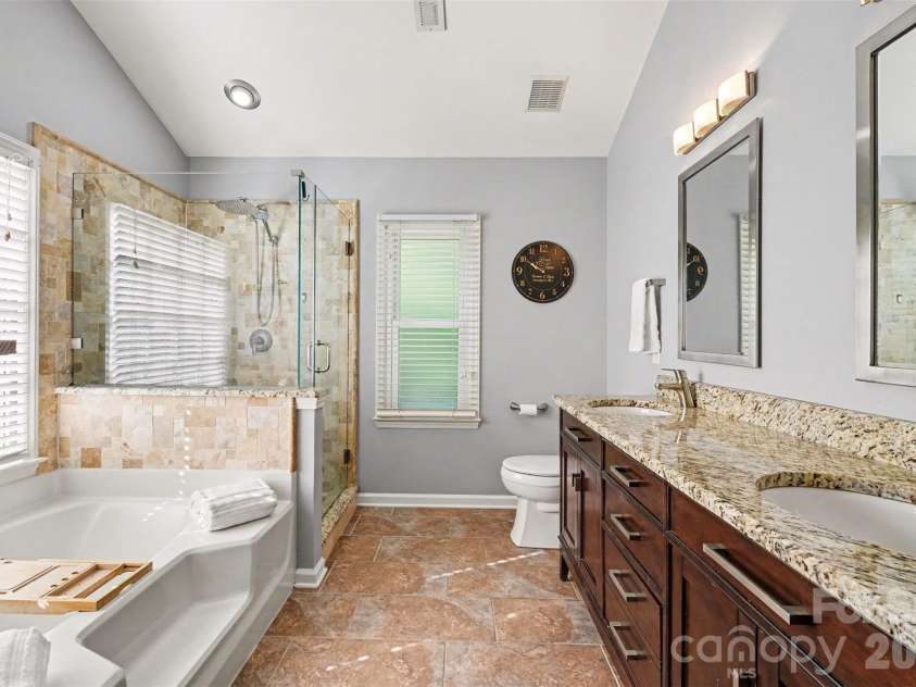 9433 Harris Glen Drive, Charlotte, NC 28269.  MLS# CAR4420751, YatesRealty ID 49983. 