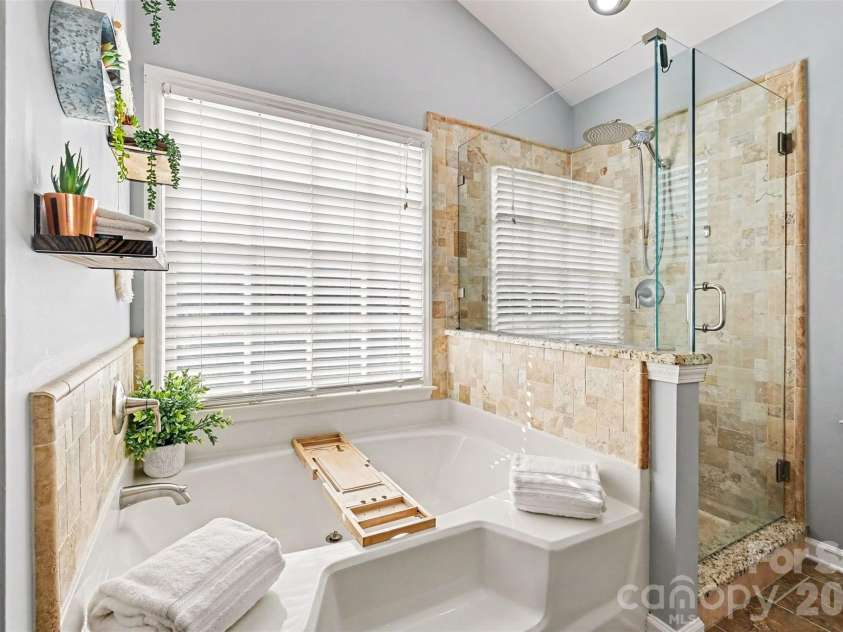 9433 Harris Glen Drive, Charlotte, NC 28269.  MLS# CAR4420751, YatesRealty ID 49983. 