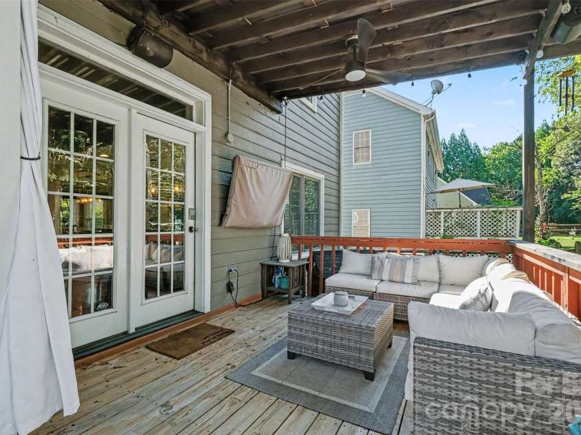 9433 Harris Glen Drive, Charlotte, NC 28269.  MLS# CAR4420751, YatesRealty ID 49983. 