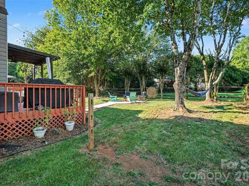 9433 Harris Glen Drive, Charlotte, NC 28269.  MLS# CAR4420751, YatesRealty ID 49983. 