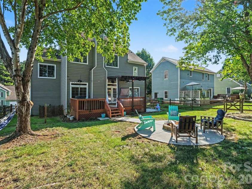 9433 Harris Glen Drive, Charlotte, NC 28269.  MLS# CAR4420751, YatesRealty ID 49983. 
