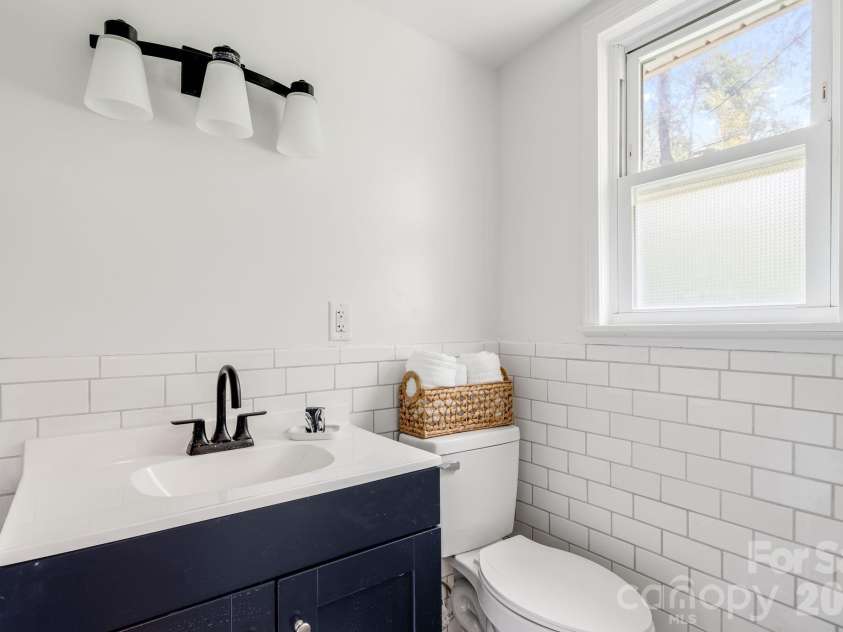 35 Blade Road, Hendersonville, NC 28791.  MLS# CAR4423417, YatesRealty ID 49984. 