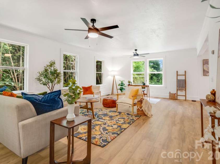 35 Blade Road, Hendersonville, NC 28791.  MLS# CAR4423417, YatesRealty ID 49984. 