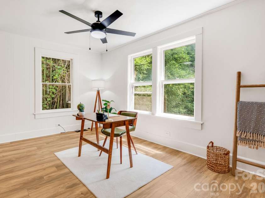35 Blade Road, Hendersonville, NC 28791.  MLS# CAR4423417, YatesRealty ID 49984. 