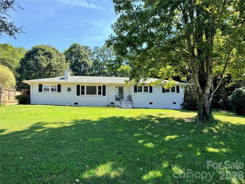 1442 Plumcrest Drive, Charlotte, NC 28216.  MLS# CAR4422358, YatesRealty ID 49987. 
