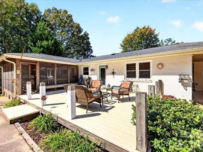 1442 Plumcrest Drive, Charlotte, NC 28216.  MLS# CAR4422358, YatesRealty ID 49987. Back deck and screened in porch area