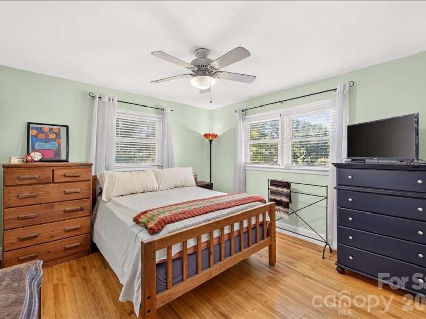 1442 Plumcrest Drive, Charlotte, NC 28216.  MLS# CAR4422358, YatesRealty ID 49987. Bedroom