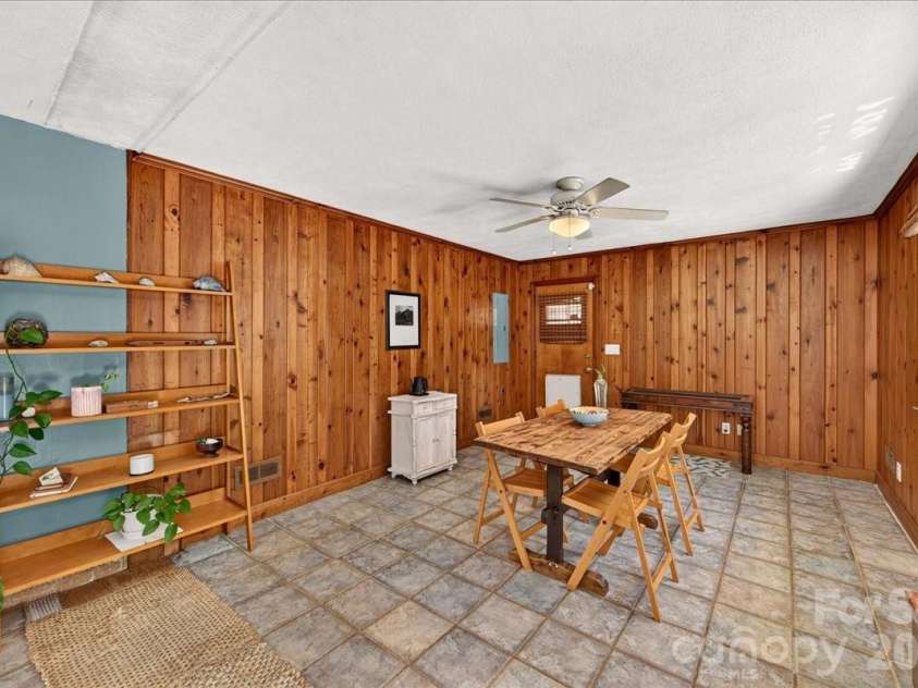 1442 Plumcrest Drive, Charlotte, NC 28216.  MLS# CAR4422358, YatesRealty ID 49987. Dining Area