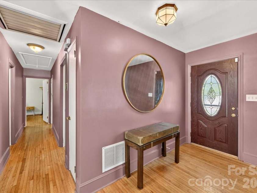 1442 Plumcrest Drive, Charlotte, NC 28216.  MLS# CAR4422358, YatesRealty ID 49987. Entryway