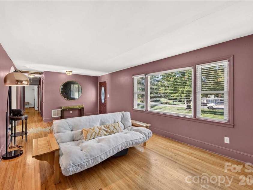 1442 Plumcrest Drive, Charlotte, NC 28216.  MLS# CAR4422358, YatesRealty ID 49987. Living Room