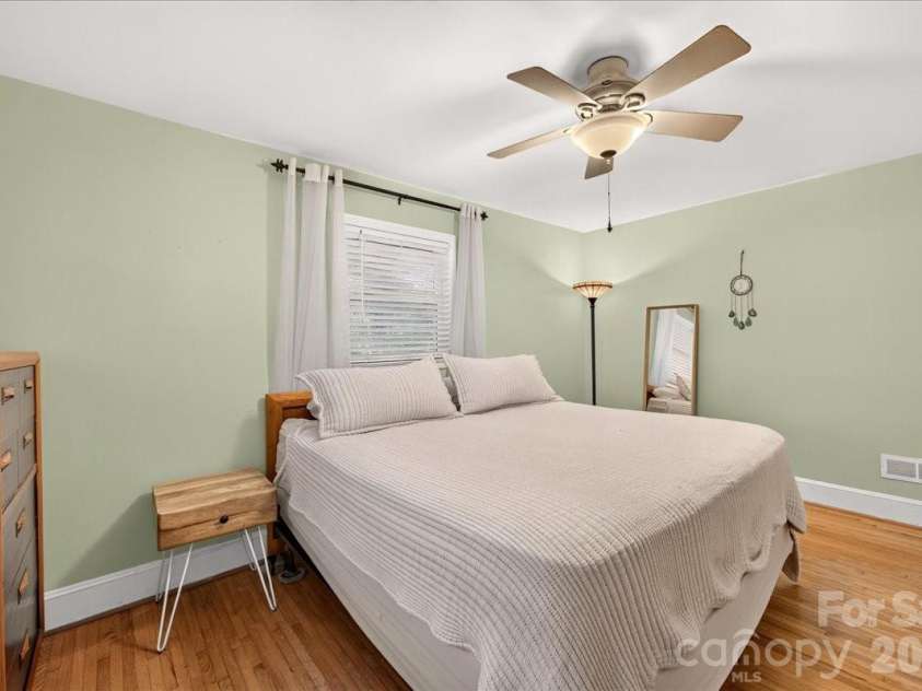 1442 Plumcrest Drive, Charlotte, NC 28216.  MLS# CAR4422358, YatesRealty ID 49987. Primary Bedroom